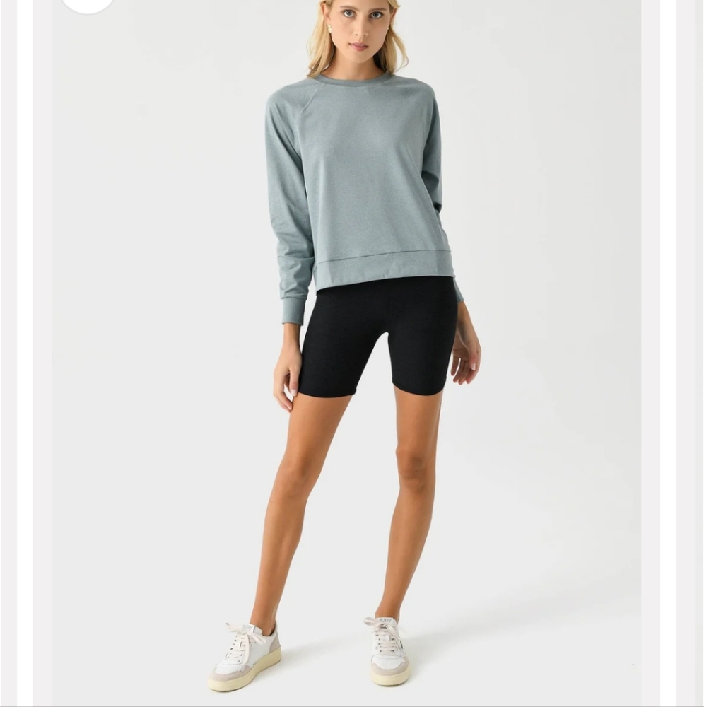 *NWOT* Vuori Long Sleeved Halo Crew